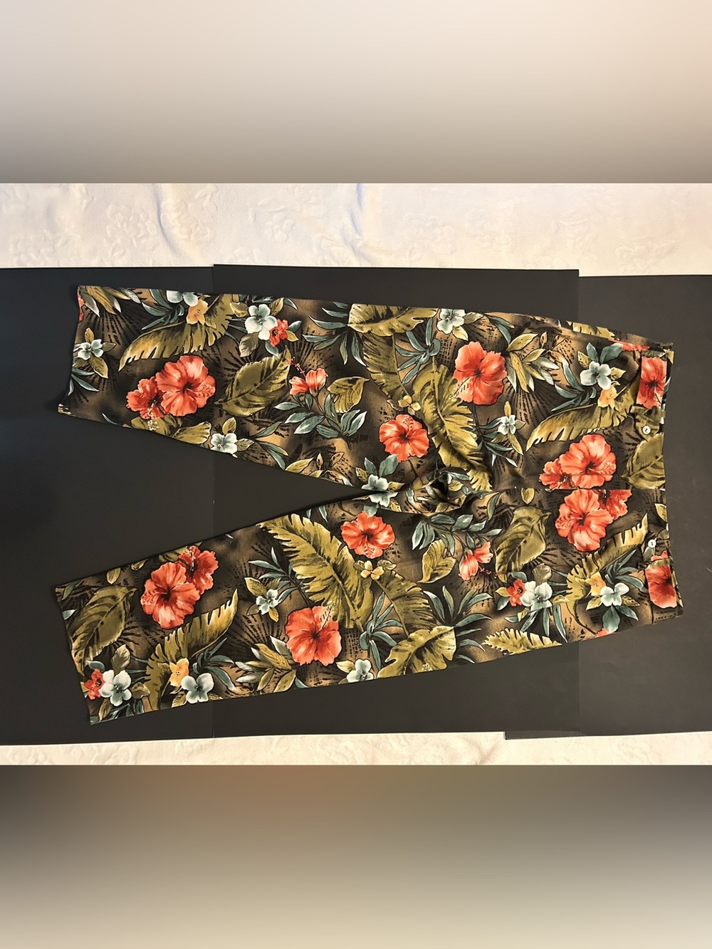 Women’s Vintage Tropical Floral Leggings - Black with Coral & Green Leaves